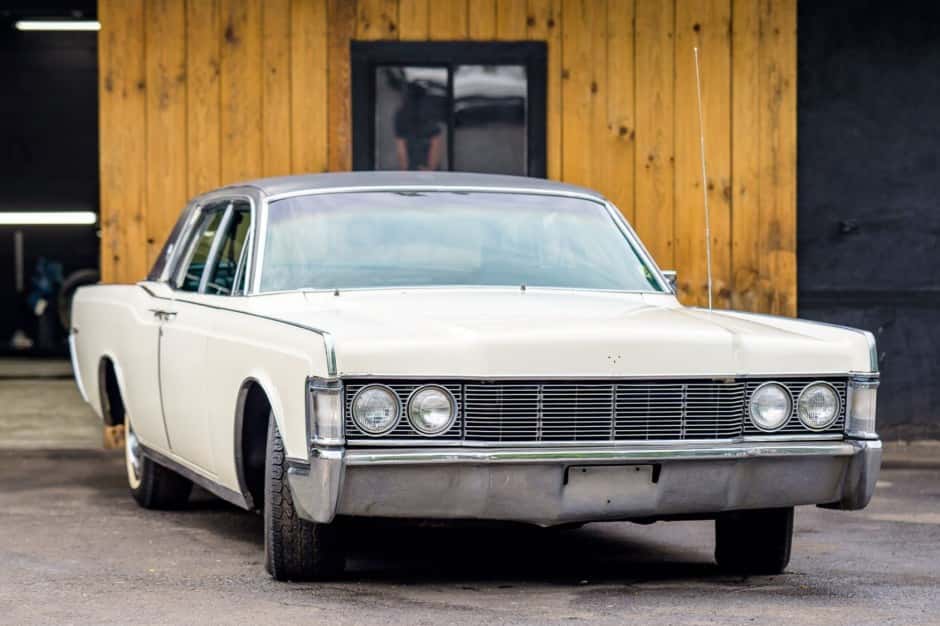 1968 Lincoln Continental (1961-1969) sold for $15,945