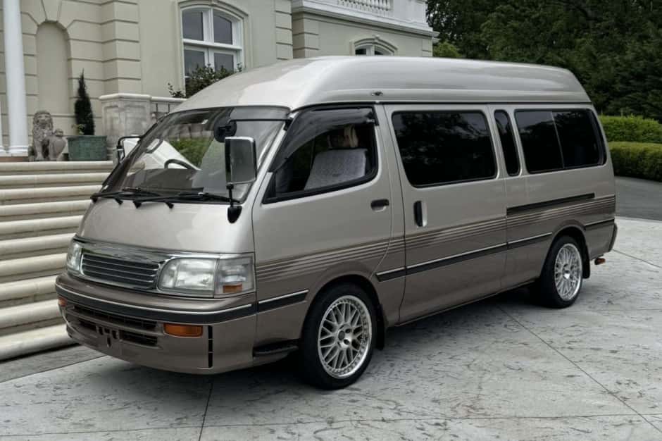 1995 Toyota HiAce sold for $5,250