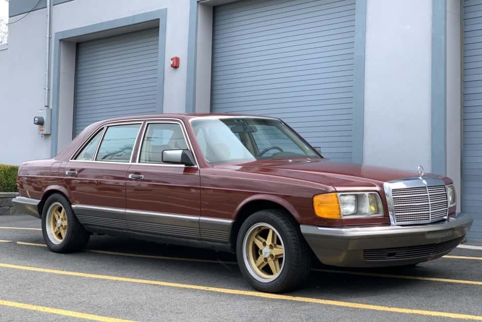 1983 Mercedes-Benz W126 S-Class sold for $4,210