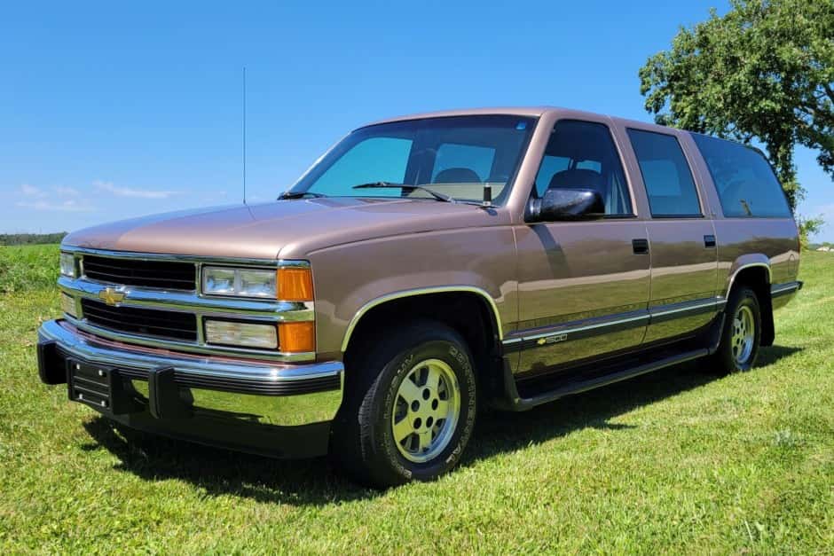 1994 Chevrolet Suburban (GMT400 1992-1999) sold for $11,250