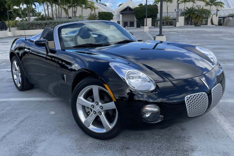 2006 Pontiac Solstice sold for $15,252