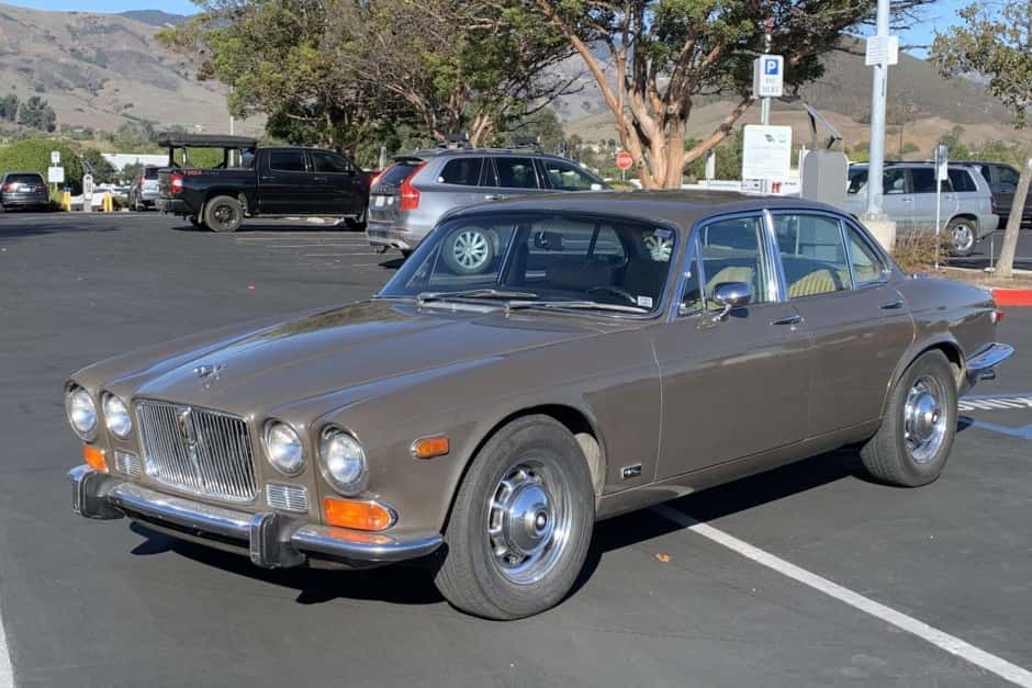 1973 Jaguar XJ Series 1 (1968-1973) sold for $11,250
