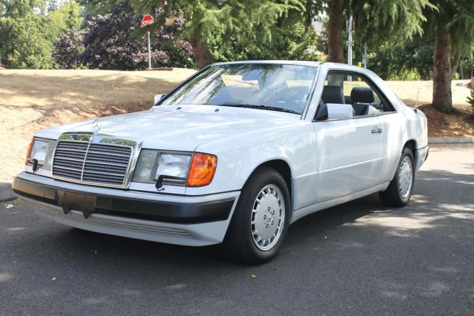 1992 Mercedes-Benz W124 E-Class sold for $9,000