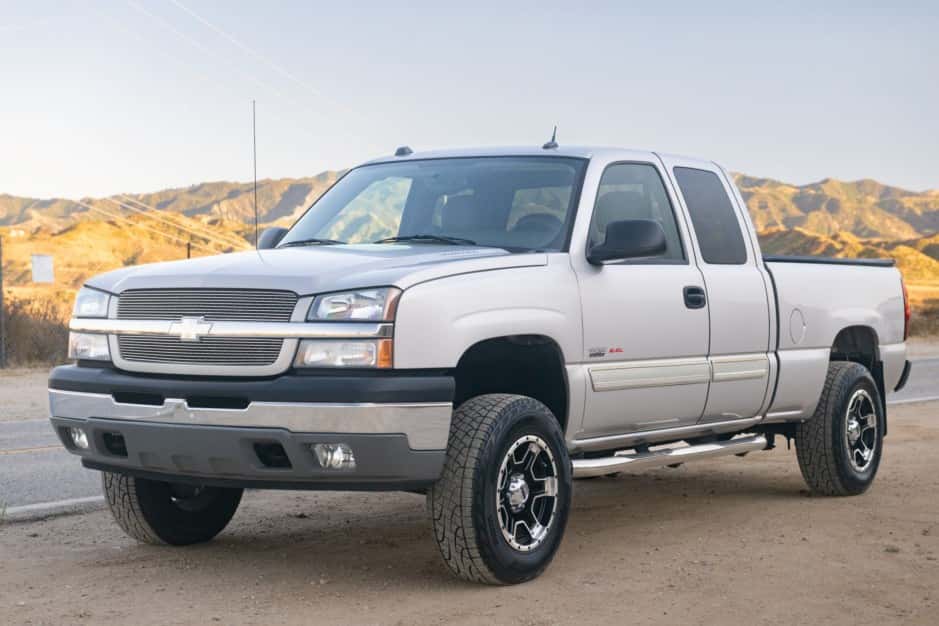 2005 Chevrolet Silverado GMT800 (1999-2007) sold for $17,000