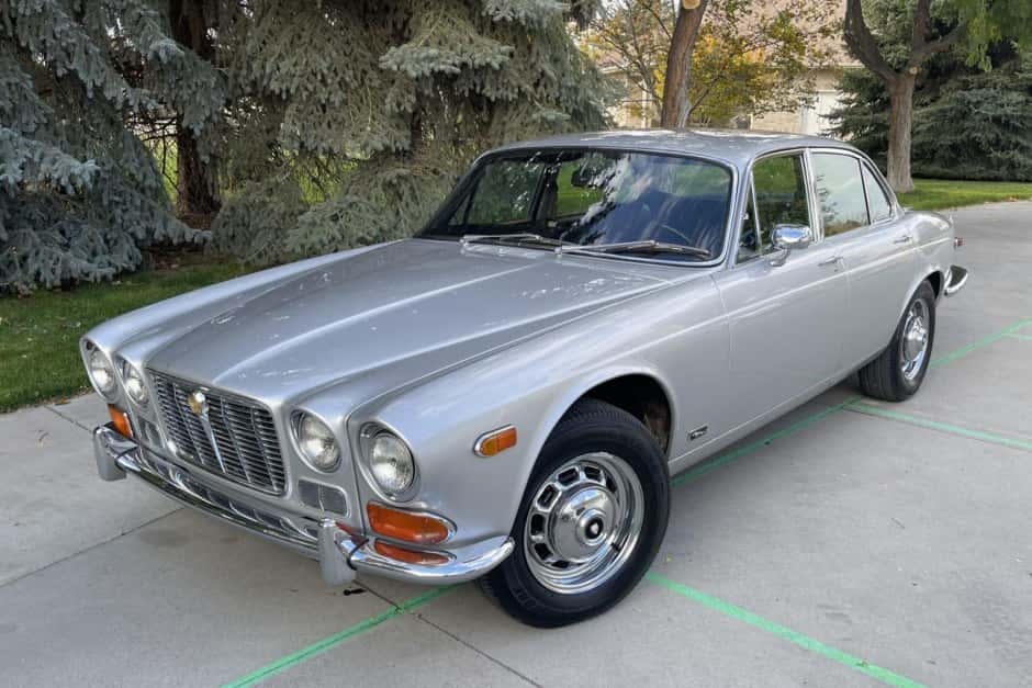 1972 Jaguar XJ Series 1 (1968-1973) sold for $17,750