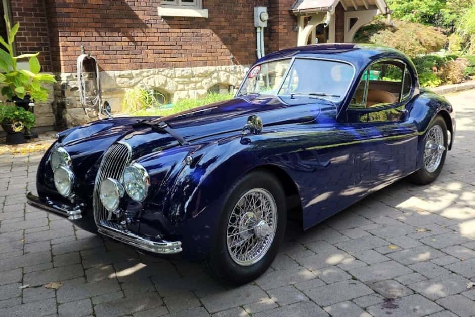 1952 Jaguar XK120 sold for $90,000