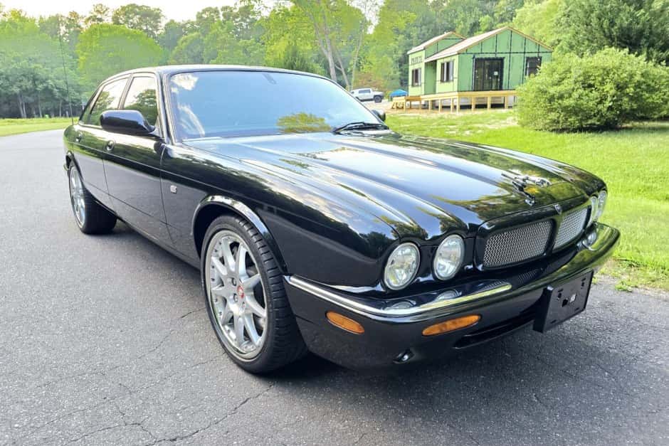 2002 Jaguar X308 XJR (1998-2003) sold for $29,000