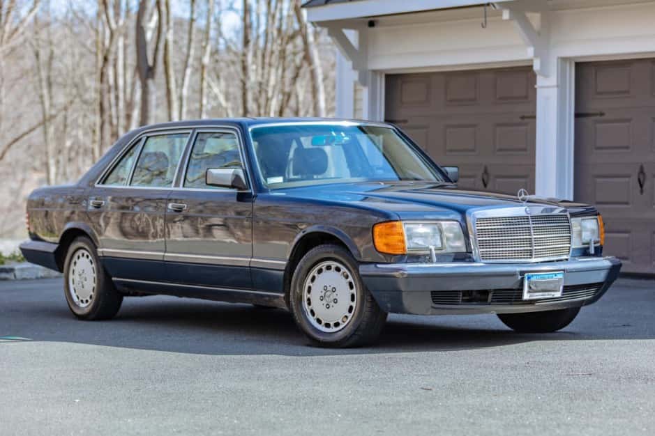 1991 Mercedes-Benz W126 S-Class sold for $5,300