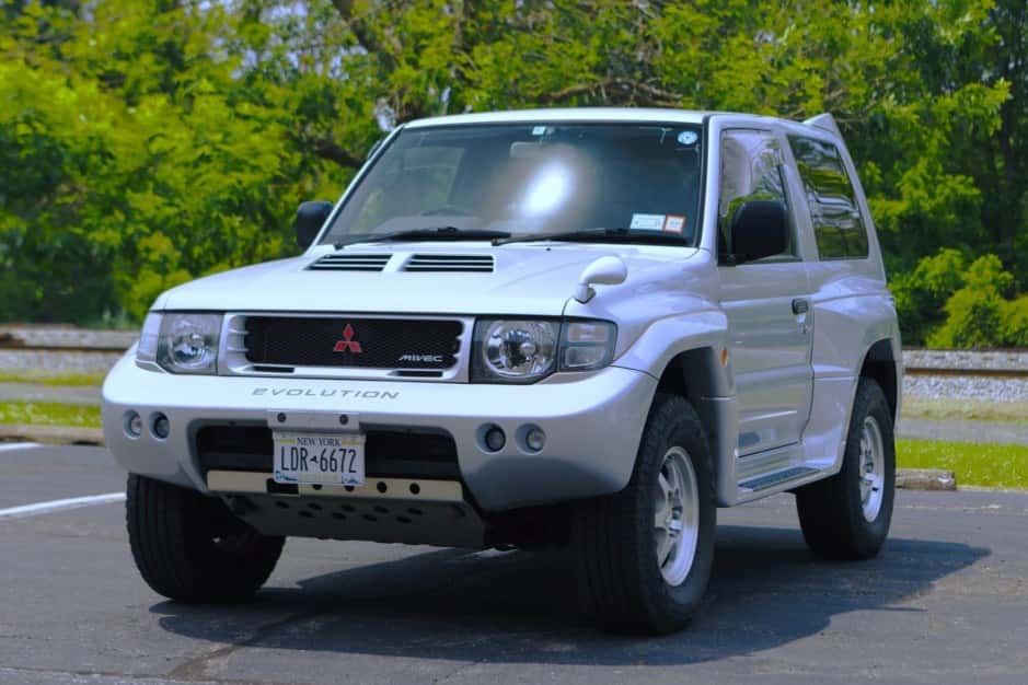1997 Mitsubishi Pajero & Montero sold for $27,750