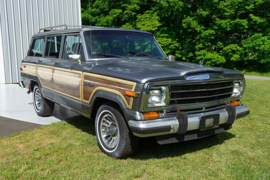 1991 Jeep SJ Grand Wagoneer sold for $8,000