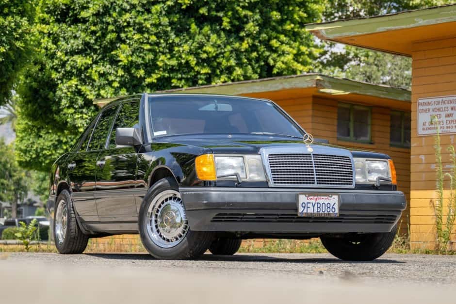 1987 Mercedes-Benz W124 E-Class sold for $8,500