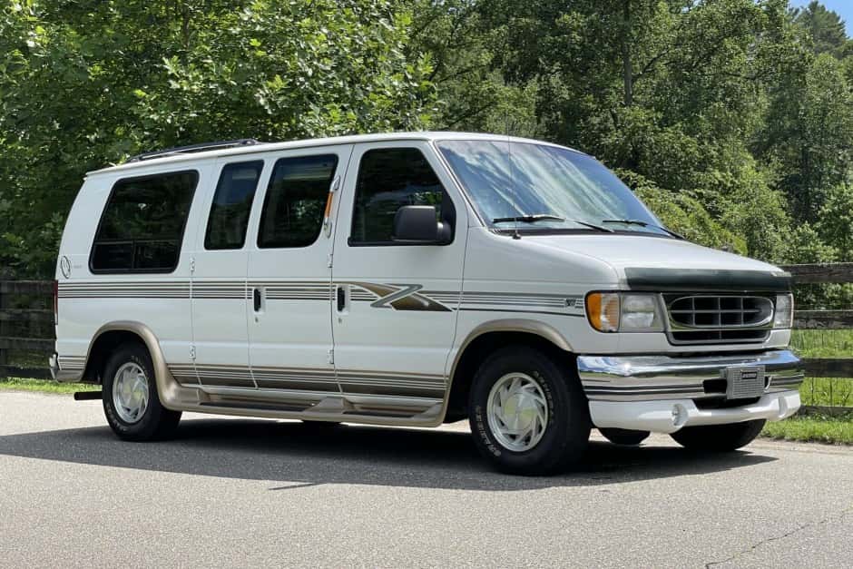 1999 Ford Econoline Van sold for $17,301
