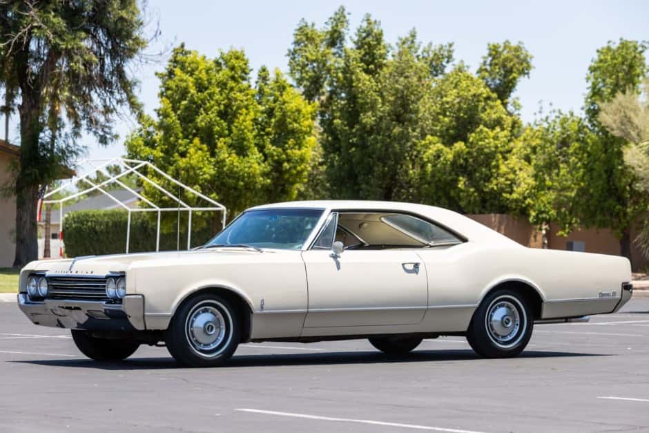 1965 Oldsmobile 88 sold for $6,100