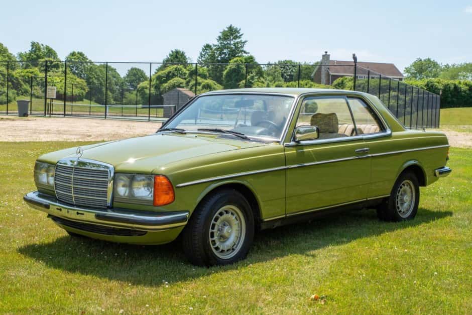 1980 Mercedes-Benz W123 sold for $15,000