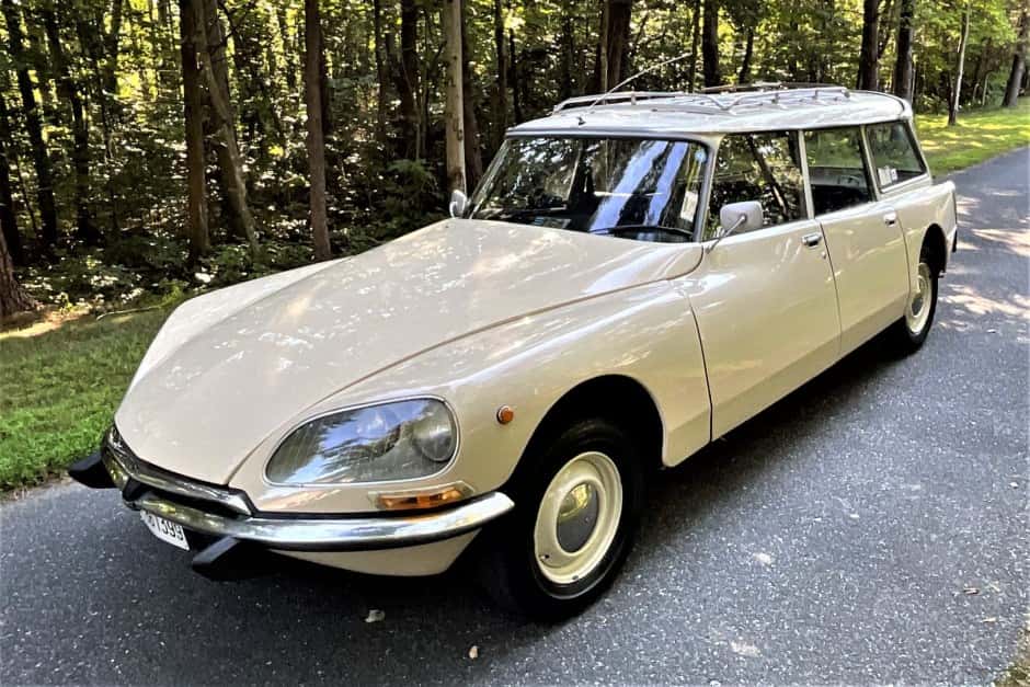 1974 Citroen DS sold for $28,250
