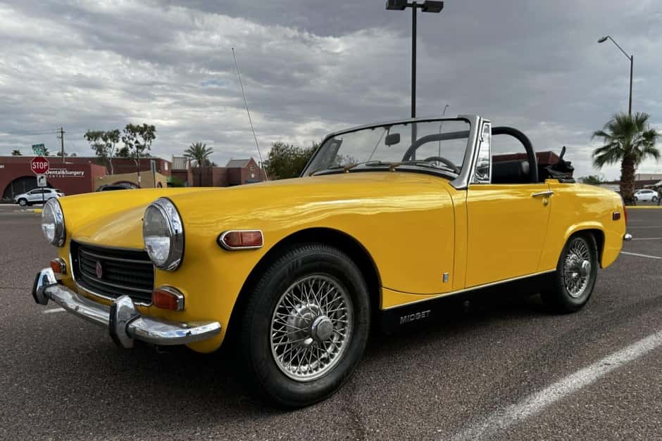 1971 MG Midget sold for $5,550