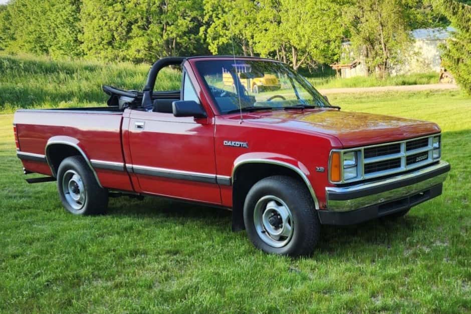 1990 Dodge Dakota (1987-1996) sold for $9,500