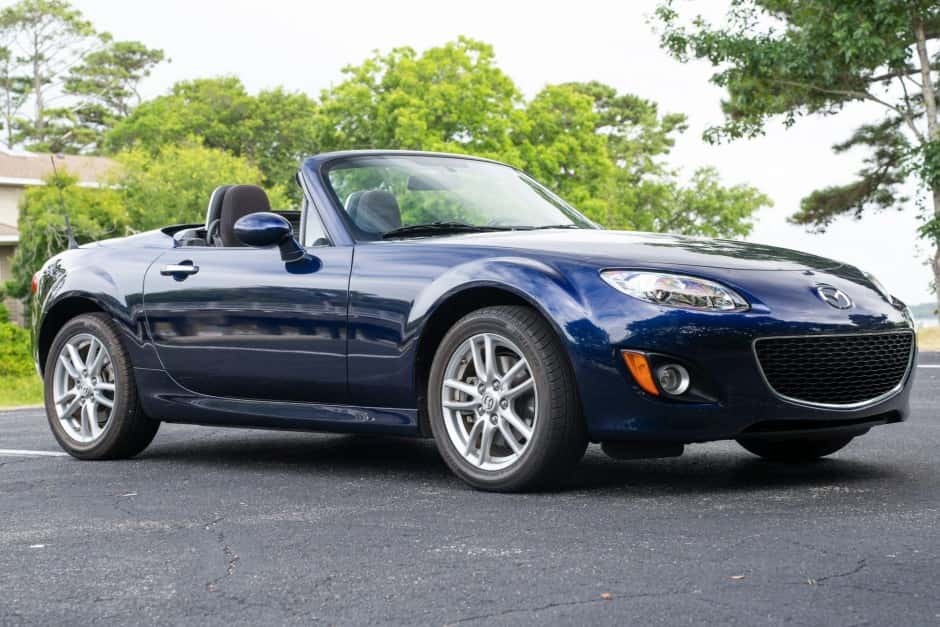 2009 Mazda NC MX-5 Miata sold for $17,500