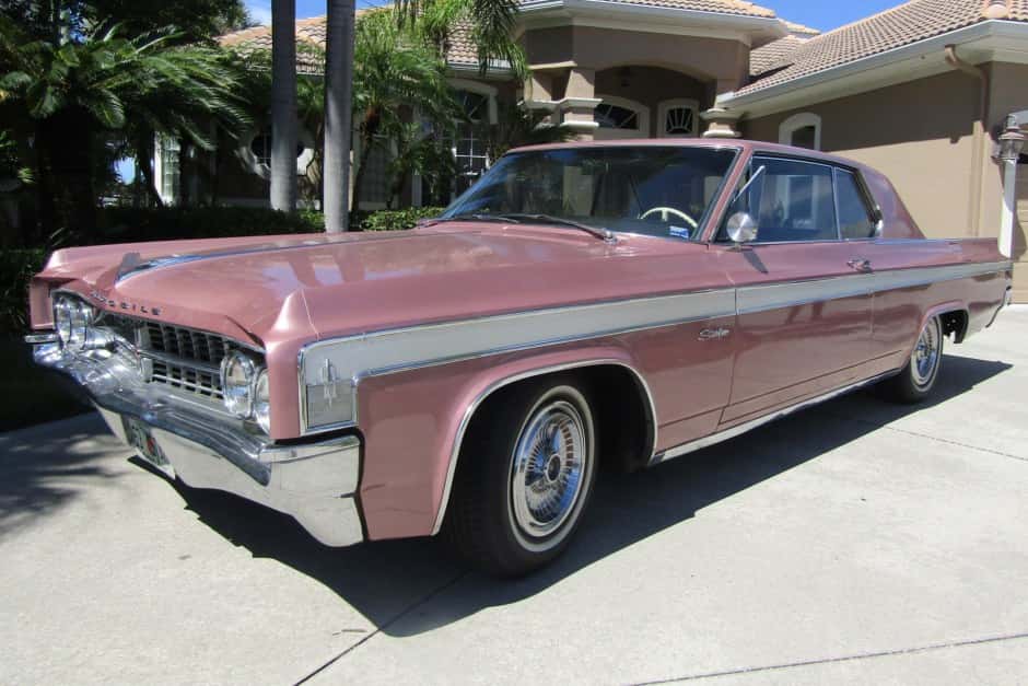 1963 Oldsmobile Starfire sold for $11,200