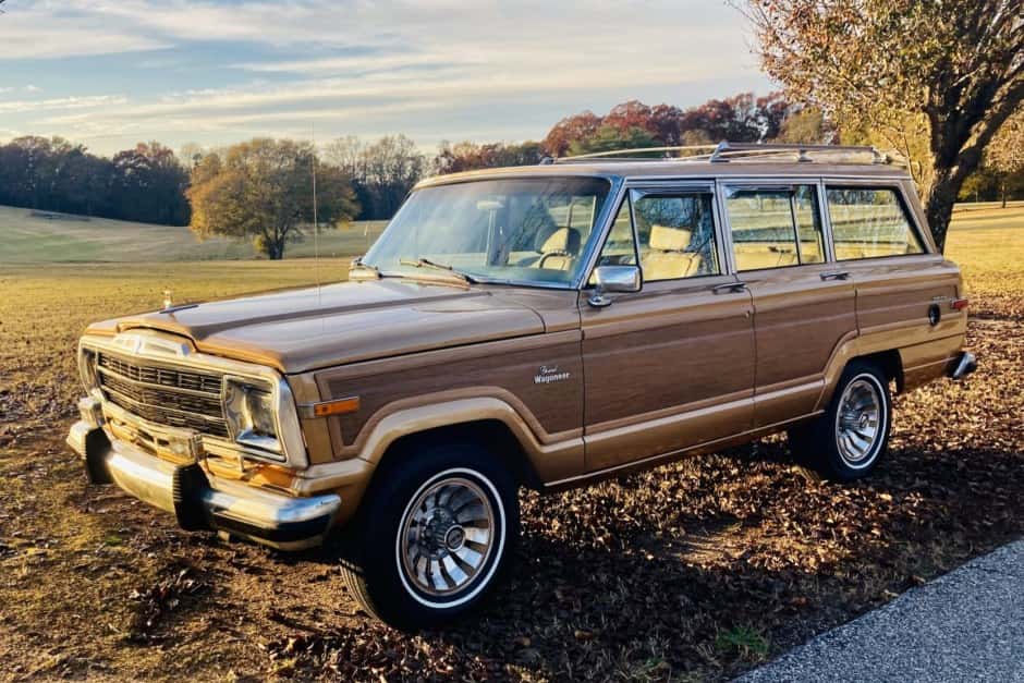 1986 Jeep SJ Grand Wagoneer sold for $31,750