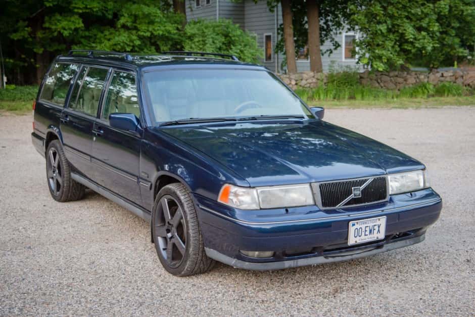 1997 Volvo 900-Series sold for $11,350