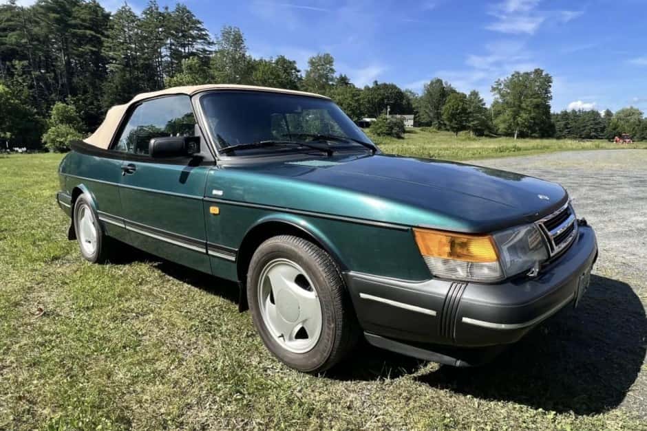 1992 Saab 900 sold for $8,399