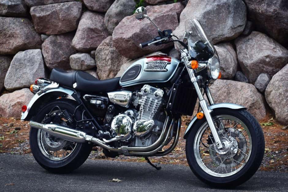 2001 Triumph Thunderbird 900 sold for $8,700