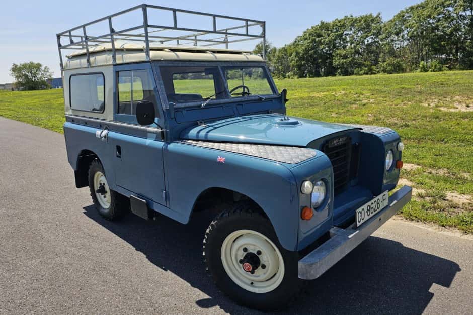 1977 Land Rover Series 88 sold for $16,500
