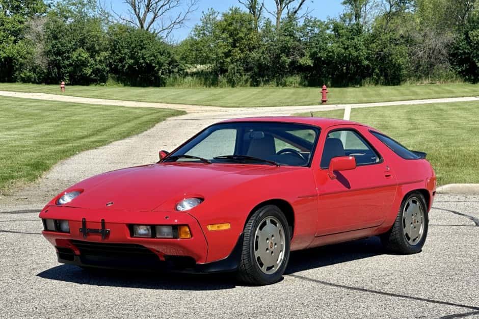 1986 Porsche 928 sold for $11,750
