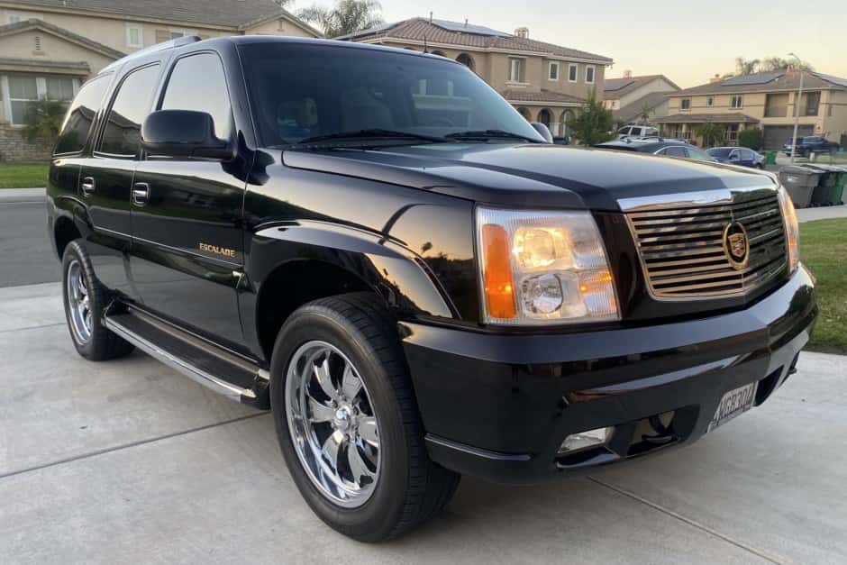 2002 Cadillac Escalade & EXT GMT800 (2002-2006) sold for $17,500