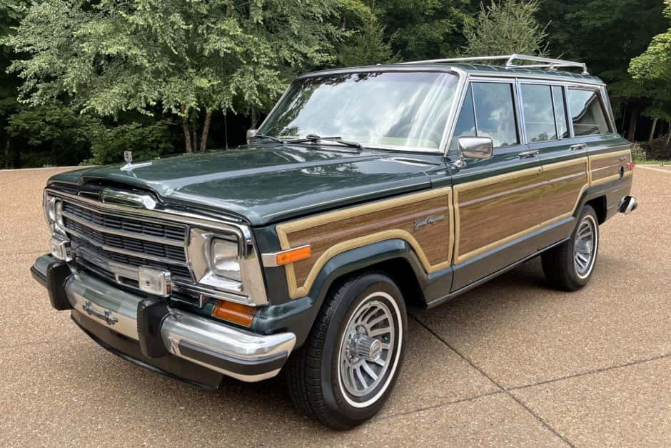 1991 Jeep SJ Grand Wagoneer sold for $30,250