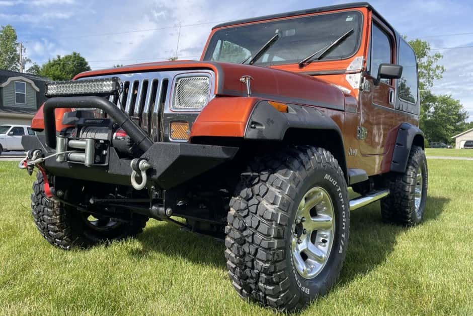 1989 Jeep Wrangler YJ (1987-1995) sold for $8,201