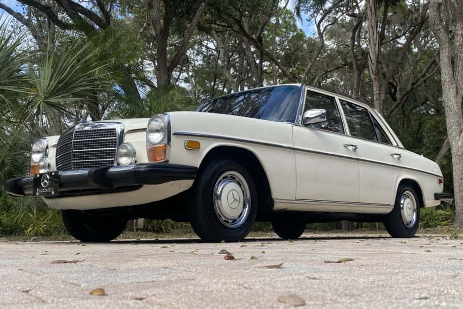 1975 Mercedes-Benz W114 & W115 sold for $12,200