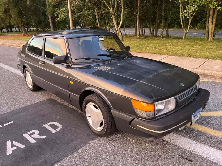 1986 Saab 900 sold for $10,250