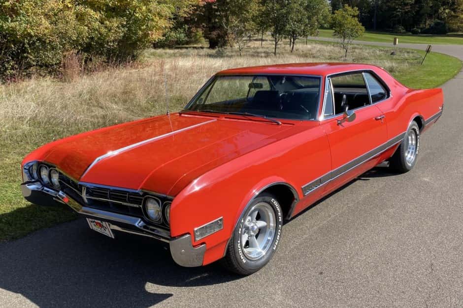 1966 Oldsmobile Starfire sold for $15,425