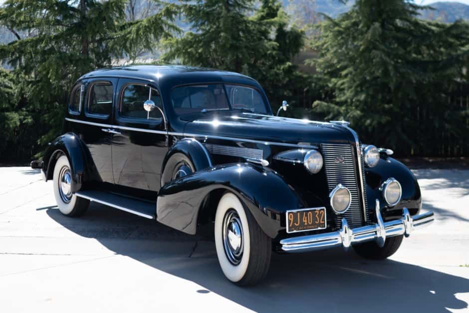 1937 Buick Roadmaster sold for $34,300