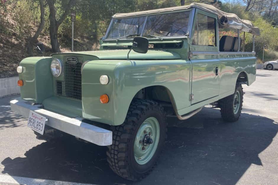 1973 Land Rover Series 109 sold for $20,250