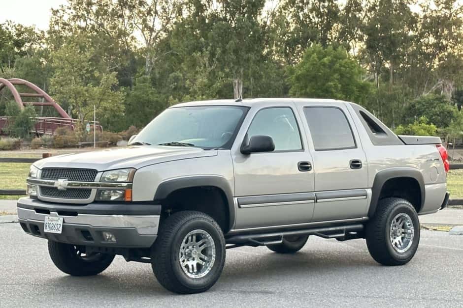 2005 Chevrolet Avalanche sold for $16,500