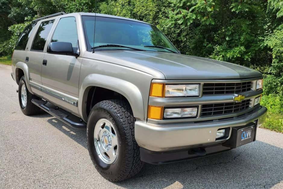 2000 Chevrolet Tahoe GMT400 sold for $15,500