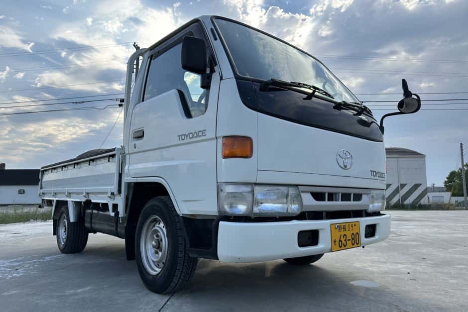 1998 Toyota ToyoAce sold for $12,500