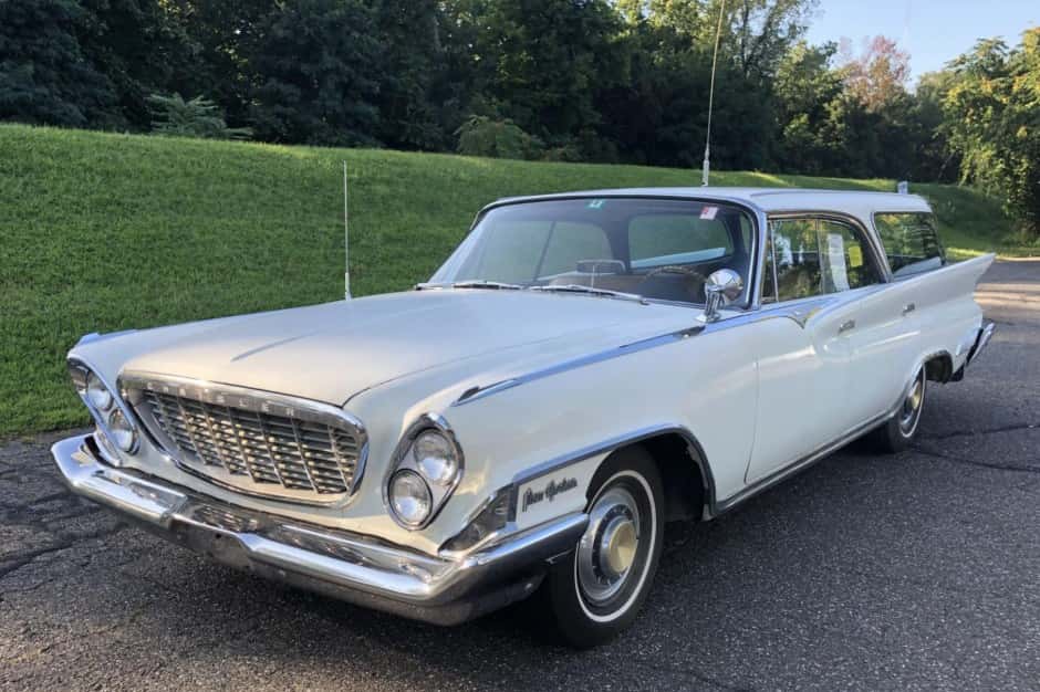1961 Chrysler New Yorker sold for $16,550
