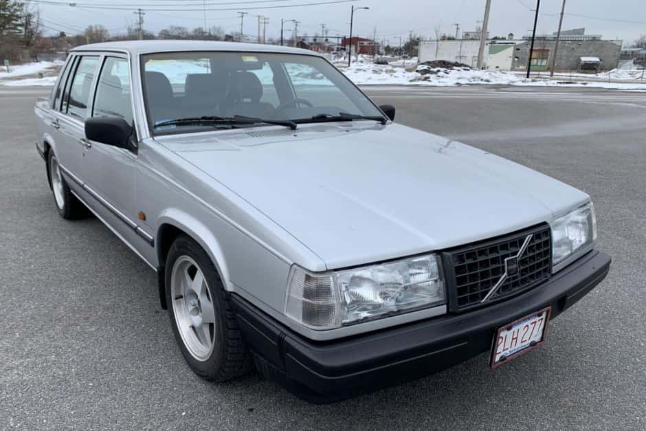 1990 Volvo 700-Series sold for $4,600