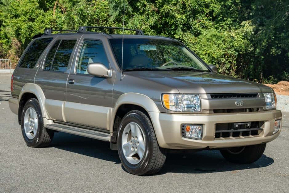 2002 Infiniti  sold for $13,000