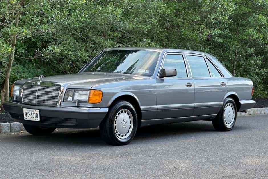 1989 Mercedes-Benz W126 S-Class sold for $38,250