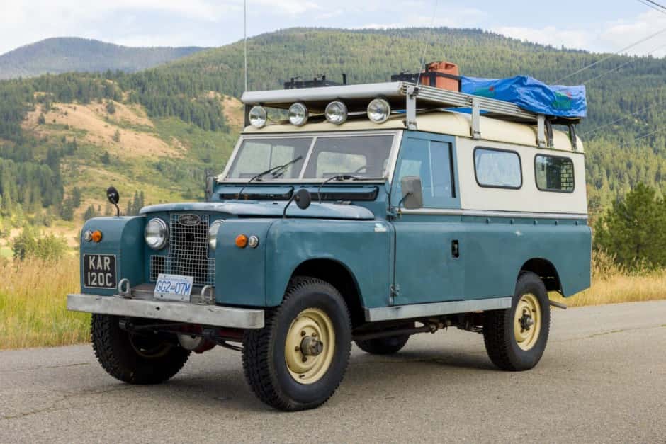 1962 Land Rover Series 109 sold for $16,000