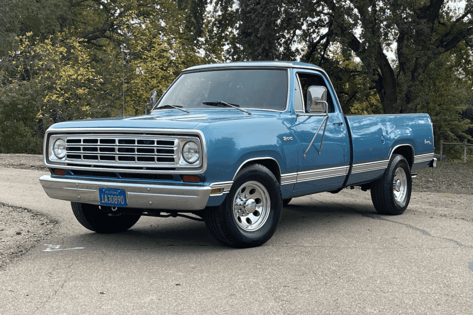 1975 Dodge D-Series (1972-1980) sold for $15,000