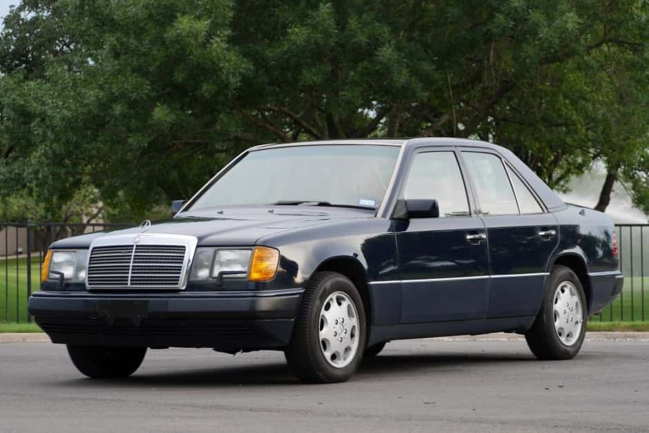 1992 Mercedes-Benz W124 E-Class sold for $7,600