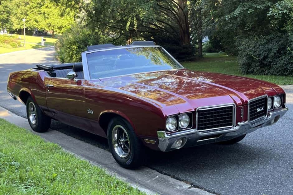 1972 Oldsmobile Cutlass sold for $28,000