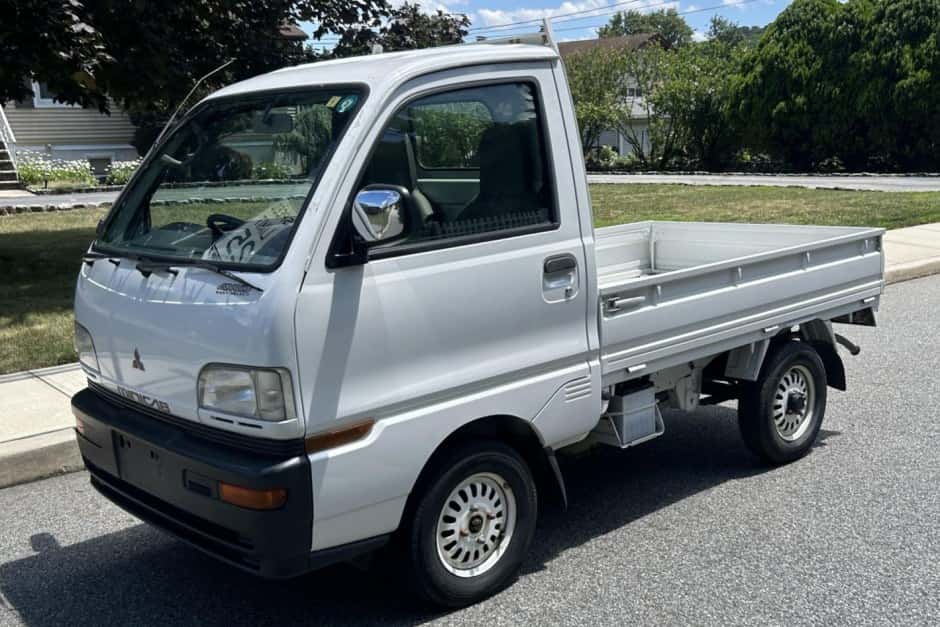 1997 Mitsubishi Minicab sold for $5,550