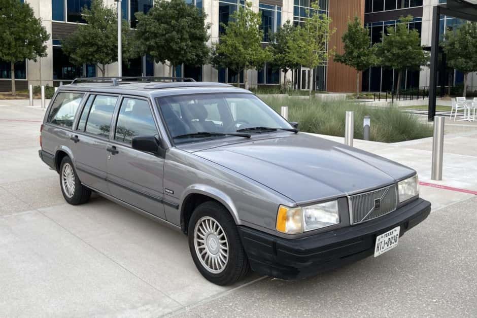 1993 Volvo 900-Series sold for $8,500